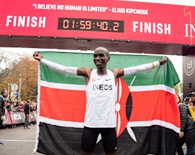 Eliud Kipchoge celebrates his “record” marathon time in Vienna in 2019.