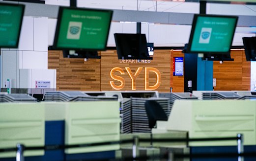 A group of investors led by Macquarie is looking into lobbing a rival bid for Sydney Airport, sources say.