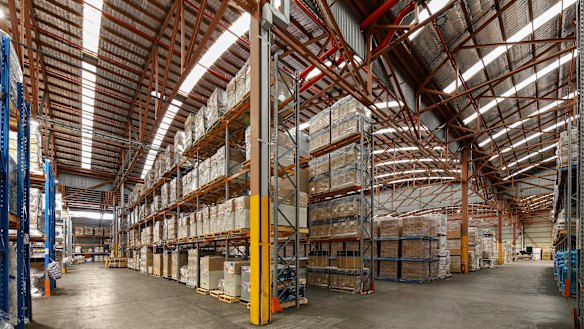 The only warehouse larger than 3000 sq m available to lease this side of Christmas in Melbourne’s south-east, is this one.