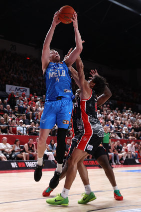 Jack White gets physical for Melbourne United.
