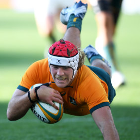 Fraser McReight scores for the Wallabies against the Springboks in 2022.