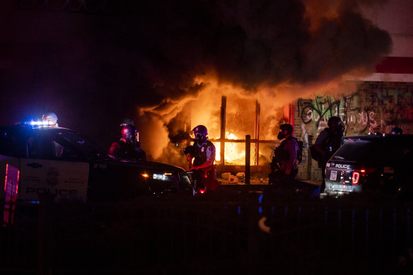 A fire burns inside of an Auto Zone store near the Third Police Precinct on May 27, 2020 in Minneapolis.