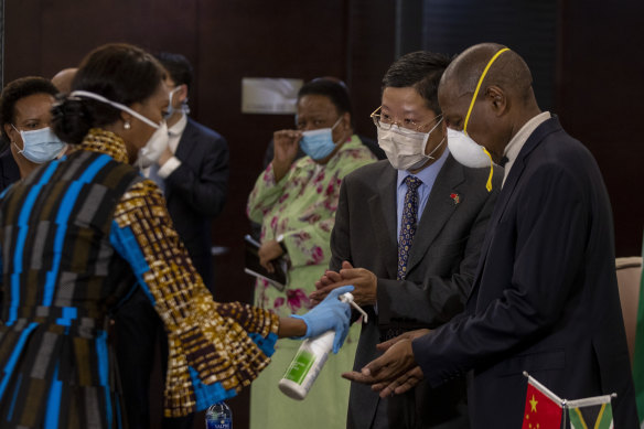 Li Nan, a Chinese embassy representative, second from right, and Zweli Mkhize, South African health minister, right, sanitise their hands after holding a media conference on the arrival of Chinese emergency medical equipment in Johannesburg on Tuesday.