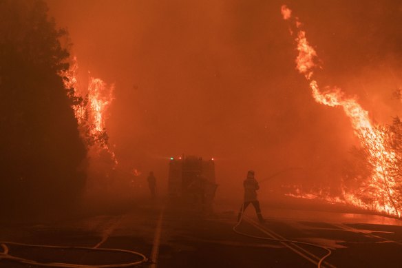 The Gospers Mountain fire hits the Bilpin "Tutti Frutti" shop last month.