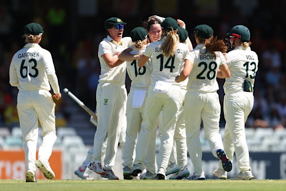 Lucy Hamilton is congratulated by her team after dismissing Smriti Mandhana.