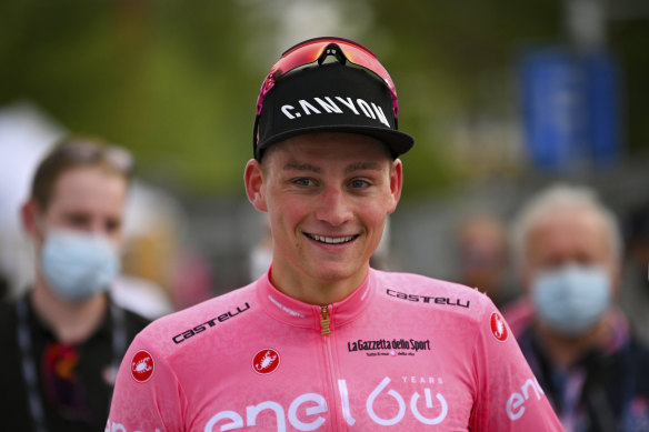 Dutch rider Mathieu van der Poel withdrew from the UCI World Road Championships after being arrested overnight.