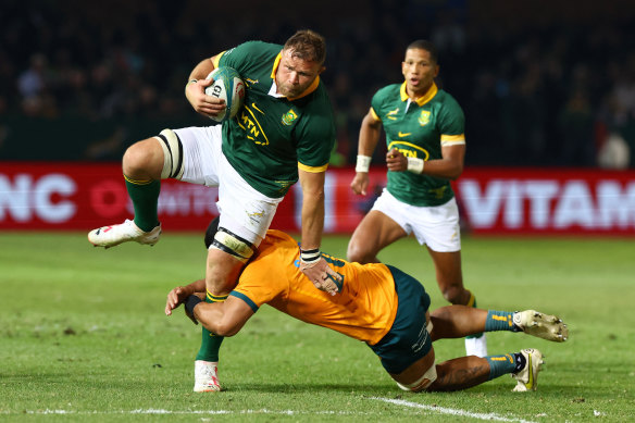 Duane Vermuelen charges forward on one of the Boks’ many rampaging runs.
