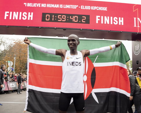 Eliud Kipchoge celebrates his “record” marathon time in Vienna in 2019.