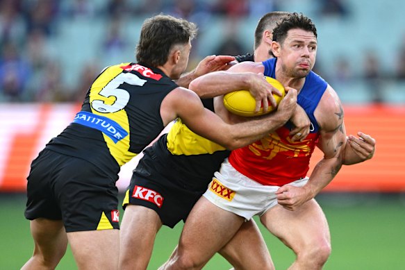 Lachie Neale looks to burst through a Tiger pack.