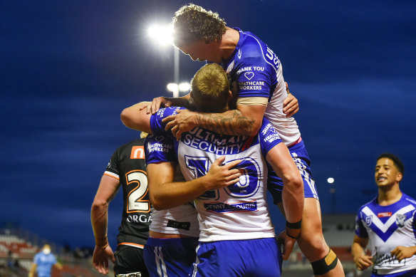 The Bulldogs put seven tries on an awful Wests Tigers outfit.