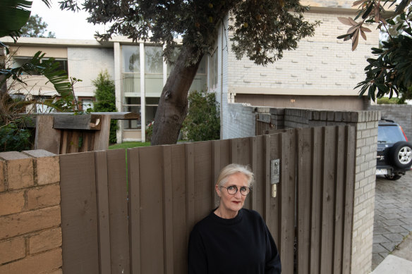Beaumaris Modern president Fiona Austin in front of The Abrahams House.
