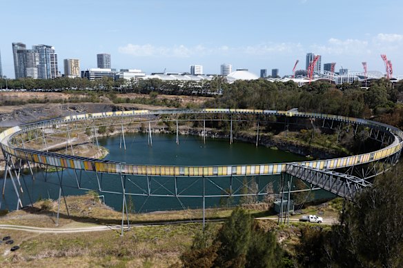 The Brick Pit ring walk is an 18-metre high walk over the top of the old brick site, which supplied bricks for many Sydney homes.