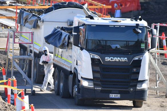 Workers at the West Gate Tunnel project in 2020.