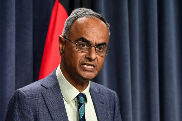 Respected health expert Professor Tarun Weeramanthri, who has consulted and led reviews on hotel quarantine, has called for a consensus between the states and federal government on a better system.