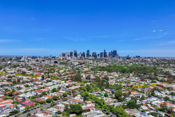 A new Infrastructure Victoria report calls for strategies to end Melbourne’s sprawl.