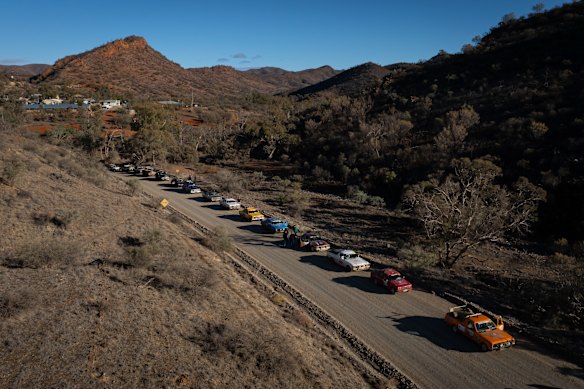 Trek cars prepare to depart Arkaroola for Innamincka