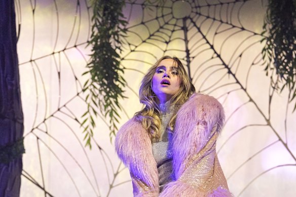 Suki Waterhouse and web during her Sparklemuffin tour last year.