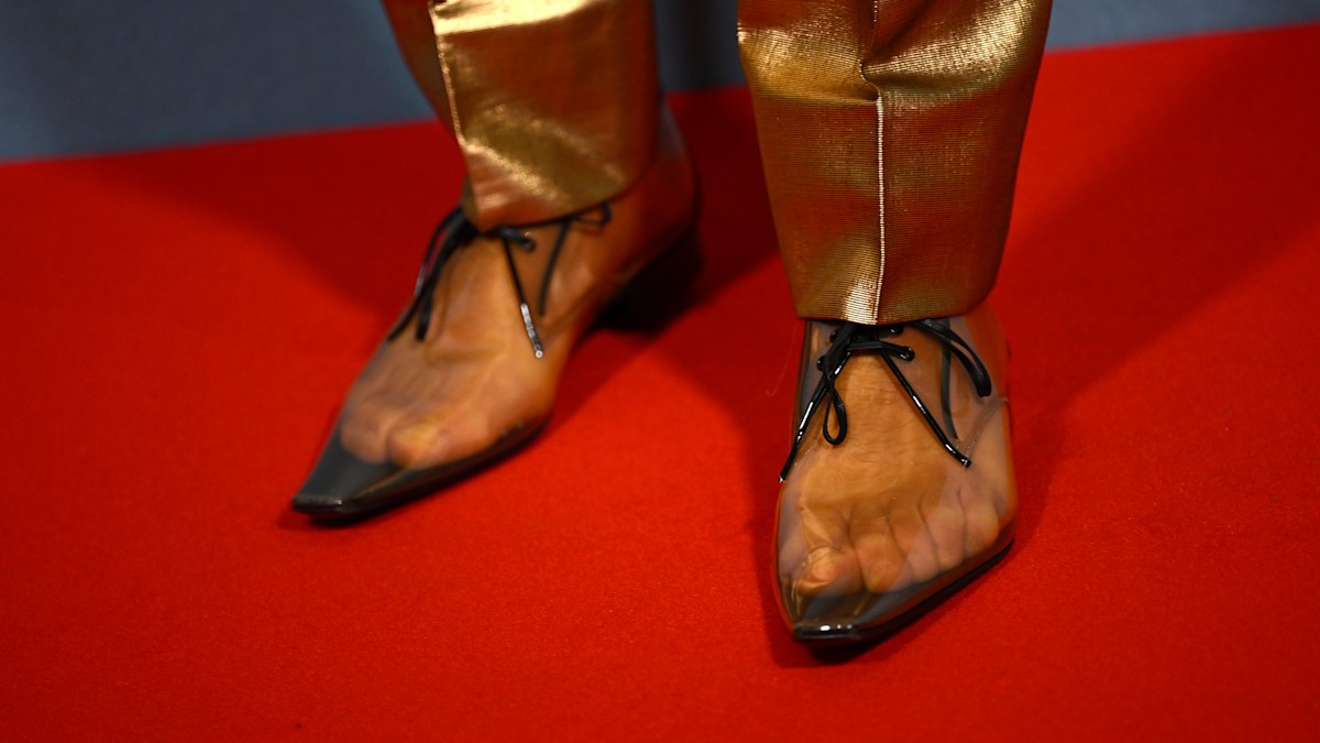 Freaky shoe: Alexander Skarsgård’s transparent Oxfords and Fashion Week ...