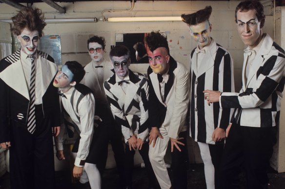 Loose Enz: L-R) Eddie Rayner, Malcolm Green, Mike Chunn, Phil Judd, Tim Finn, Noel Crombie and Robert Gillies of Split Enz pose backstage for a group portrait in 1976 in Amsterdam, Netherlands