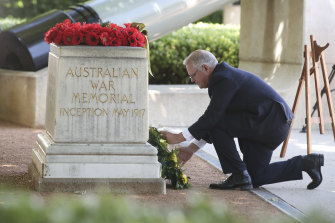 Prime Minister Scott Morrison lays a wreath at the Australian War Memorial during the 2020 Remembrance Day ceremony.