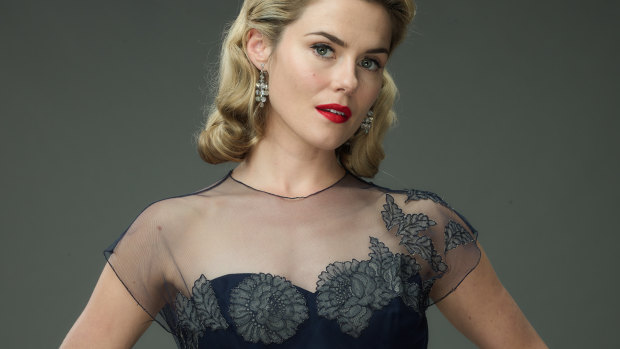 Rachael Taylor in a 1959 period outfit for Ladies in Black.