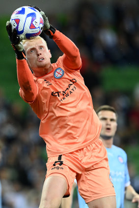 City’s Thomas Glover catches the ball. 