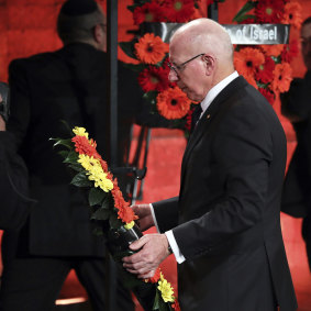 Governor-General David Hurley lays a wreath during the memorial in Jerusalem. 