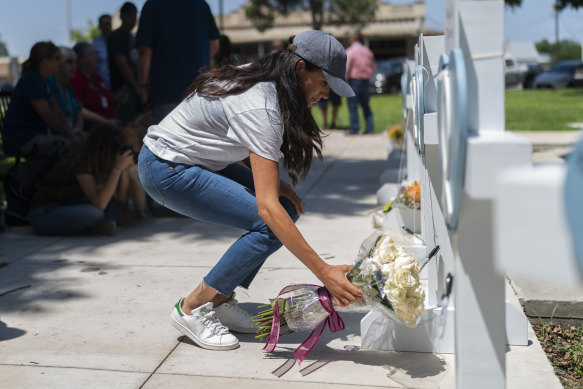 Meghan made an unannounced appearance in Uvalde last Thursday to leave flowers at the memorial site for the Robb Elementary massacre. 