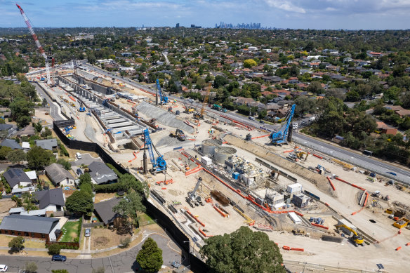 The enormous North East Link road project, once expected to cost around $10 billion, will now cost $26 billion.