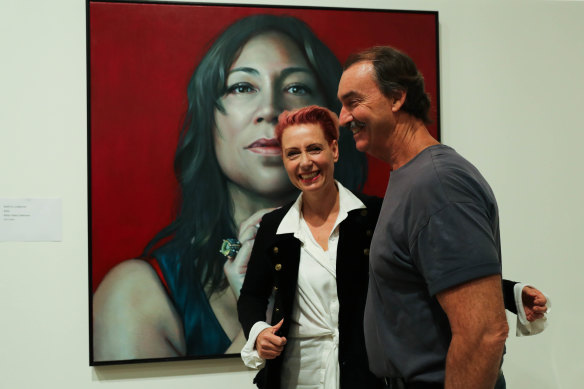 Winning artist Kathrin Longhurst with head packer Brett Cuthbertson at the announcement of the Packing Room Prize for her portrait of Kate Ceberano.