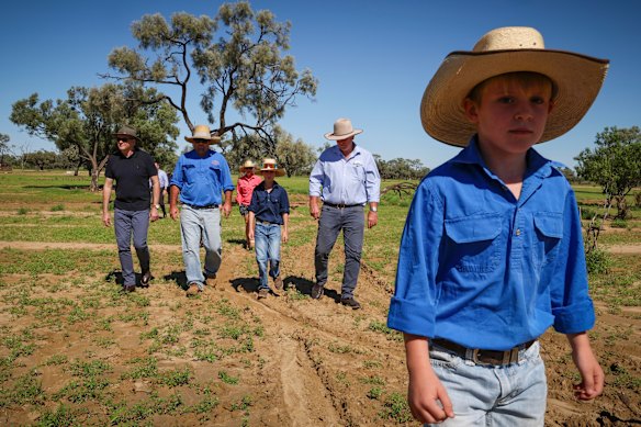 Albanese visits a sheep farm owned by Martin and Rebecca Eggerling, south of Longreach, Queensland, on  April 5.