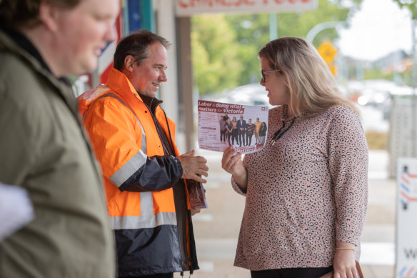 <i>Strictly Ballroom</i> star Paul Mercurio campaigning to win the electorate of Hastings on the Mornington Peninsula.