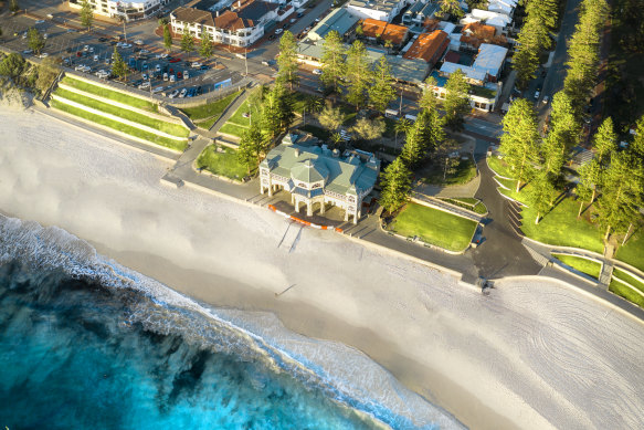 Cottesloe recorded the highest median price per square metre of land in Greater Perth. 