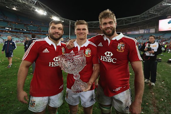 Alex Corbisiero (L), Owen Farrell and Geoff Parling hold the Tom Richards Cup  in 2013.