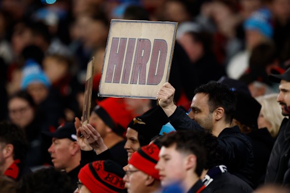 James Hird é um dos candidatos que manifestou interesse no cargo principal da Essendon.