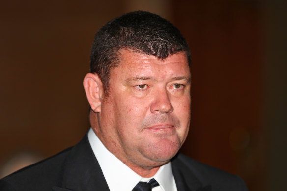 James Packer is content to let Lachlan Murdoch swim in the Sydney fishbowl alone. 