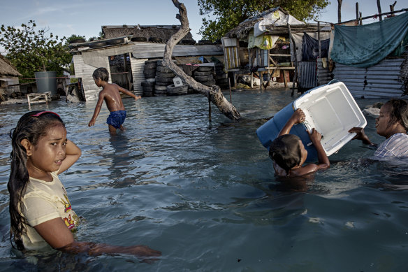 In Kiribati large parts of the village Eita have already been flooded.