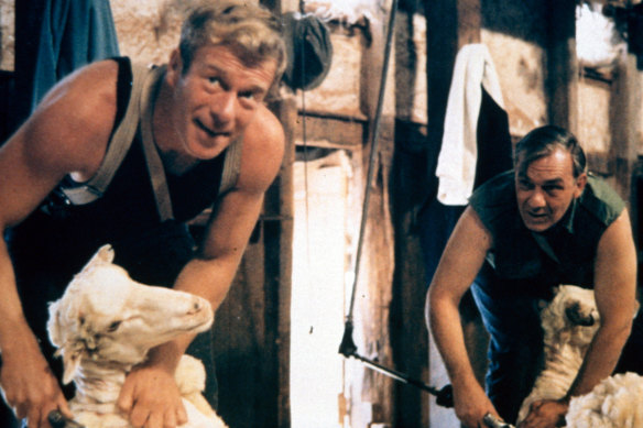 Sunday Too Far Away: Foley (Jack Thompson) and Tom West (Rob Bruning) at work shearing.