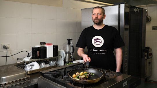 Le Gourmand Chef Fred preparing Sauteed and flamed Lamb. Petersham, September 30, 2022. Photo: Rhett Wyman/SMH