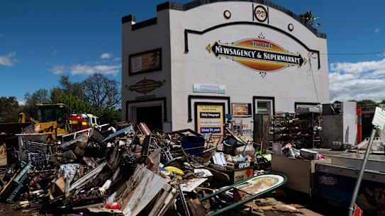 Eugowra Newsagency and Supermarket.