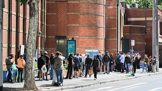 A long queue for voting at Drill Hall in the City of Melbourne on the day of the postal voting deadline for council elections in October 2024.