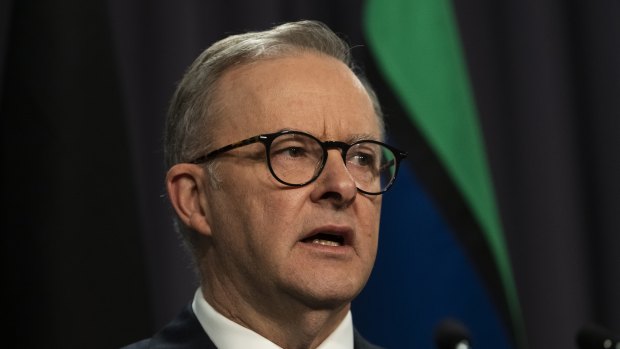 Independents consider disrupting Senate after PM cuts staff allocation