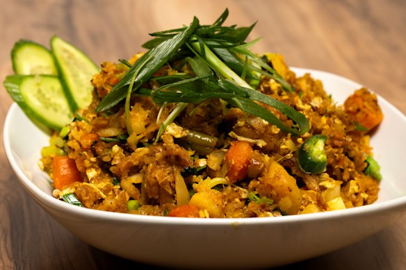 Egg and vegetable kottu roti.