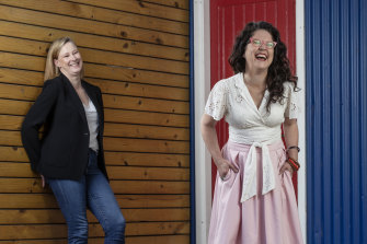 Leigh Sales and Annabel Crabb, the journalists behind the podcast Chat 10, Looks 3