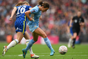 Australian Hayley Raso takes the FA Cup final to extra time with an equaliser for Manchester City.