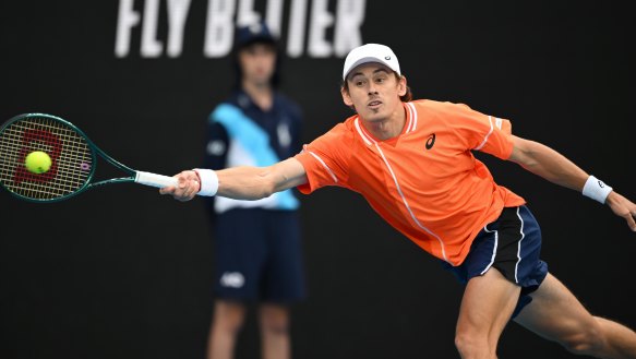 Alex de Minaur largely cruised on Friday night as he moved into the fourth round for the third straight year.