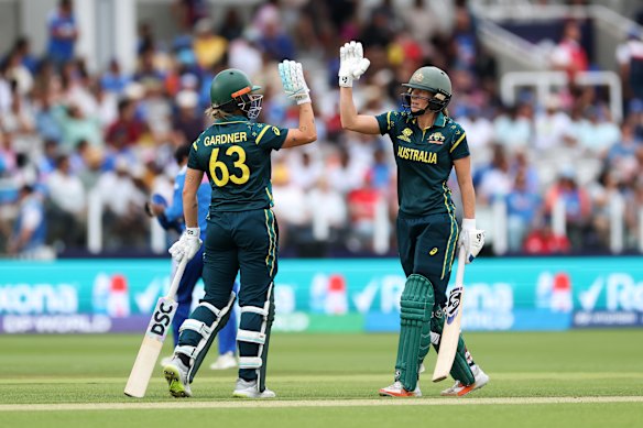 Ash Gardner celebrates her half-century in the semi-final with Ellyse Perry.