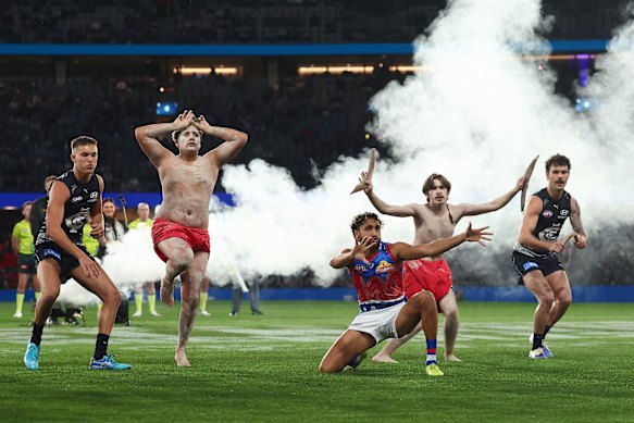Jack Ison and Zac Williams of the Blues and Arthur Jones of the Bulldogs took part in the pre match ceremony.