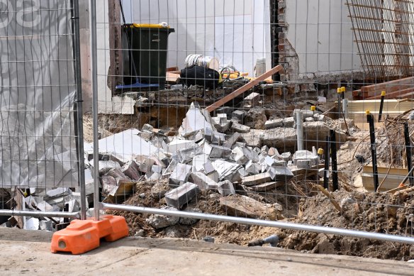 A man has been seriously injured after a wall collapsed on him in North Bondi on Monday. 