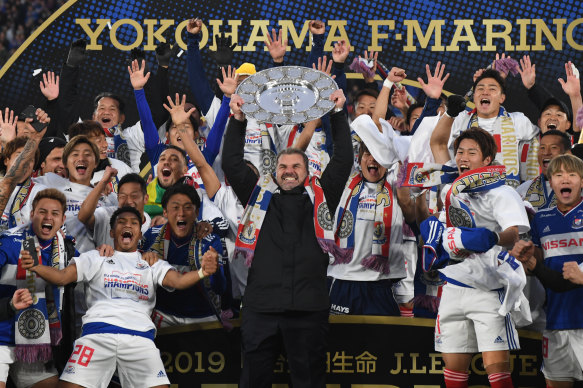 Holding the J.League Champions plate, 2019.